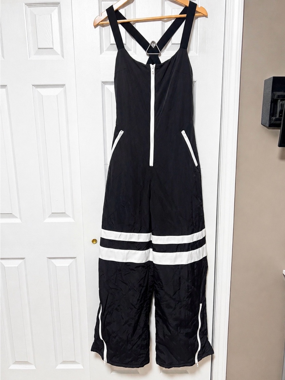 Fashion Nova Hit The Slopes Ski Jumpsuit Black White NWT M - Picture 7 of 9